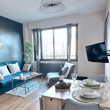 Stylish Apartment With A Balcony In Paryż Zewnętrze zdjęcie