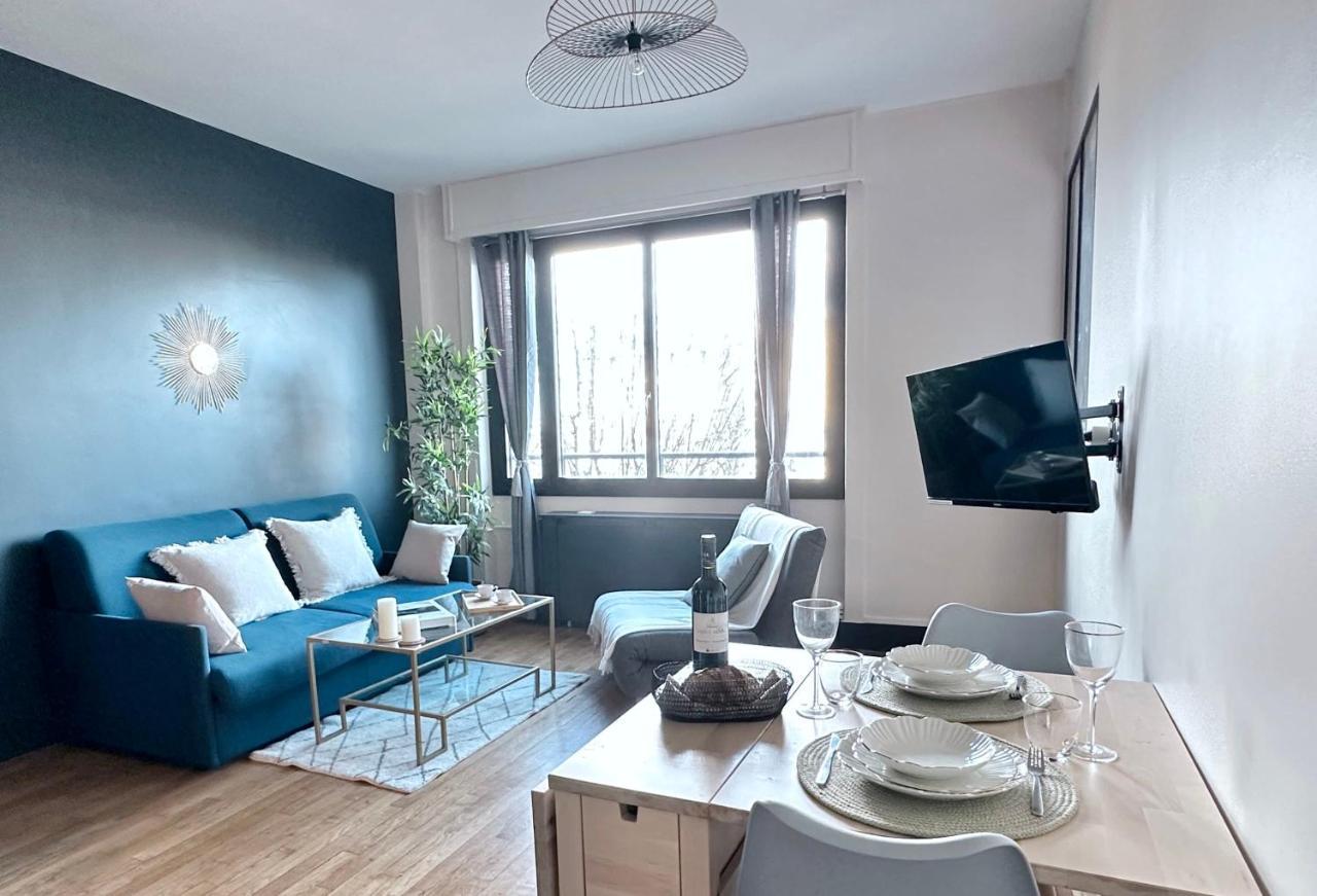 Stylish Apartment With A Balcony In Paryż Zewnętrze zdjęcie