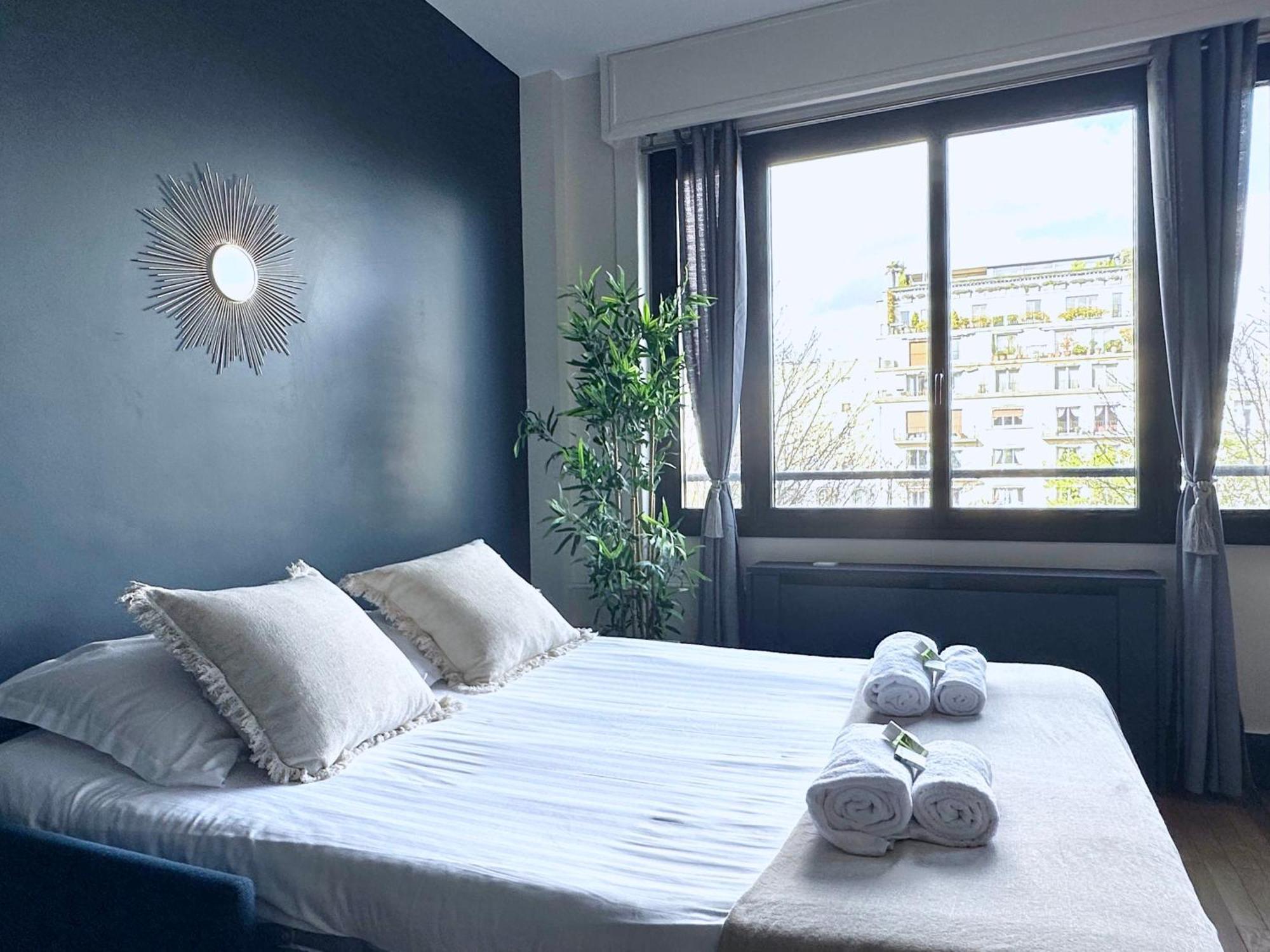 Stylish Apartment With A Balcony In Paryż Zewnętrze zdjęcie