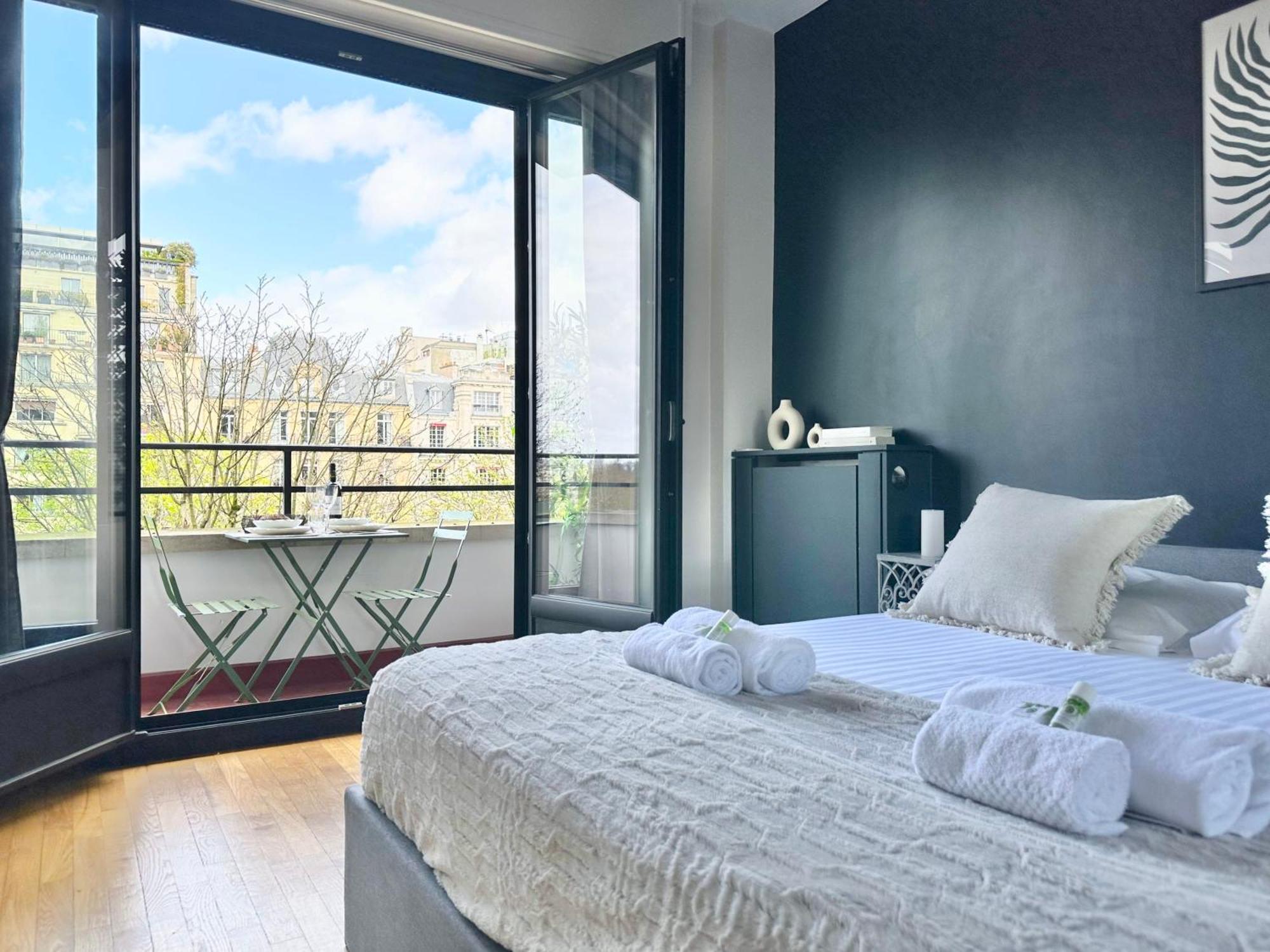 Stylish Apartment With A Balcony In Paryż Zewnętrze zdjęcie