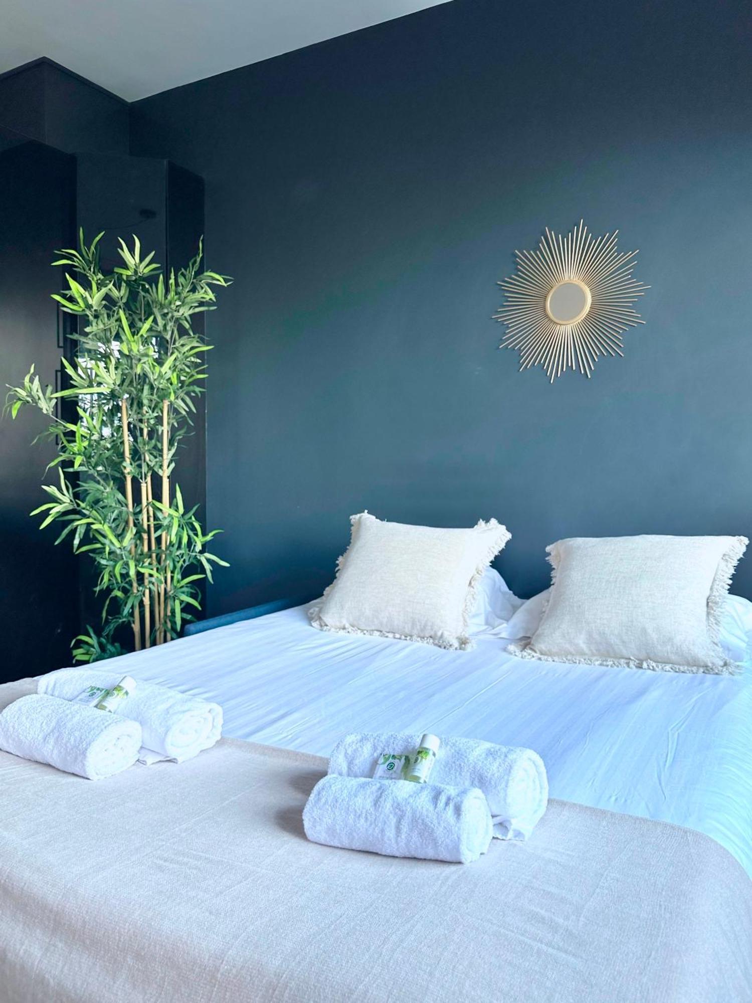 Stylish Apartment With A Balcony In Paryż Zewnętrze zdjęcie